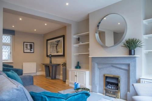 Elegant 4Bed Townhouse Central London Private Courtyard LMS-23-4R-Loco gîte à louer days inn westminster