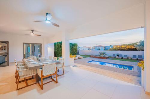 2-min to Beach Spacious and Modern brand new - image 2