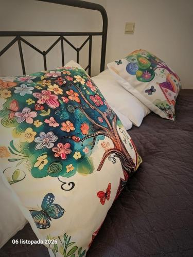 3 bedrooms, 6 beds