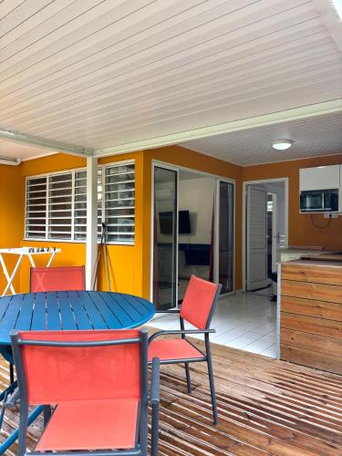 Tika Bungalow - WIFI - Grande Terrasse privée et Accès Plage à pied – khách sạn tại Grande Anse