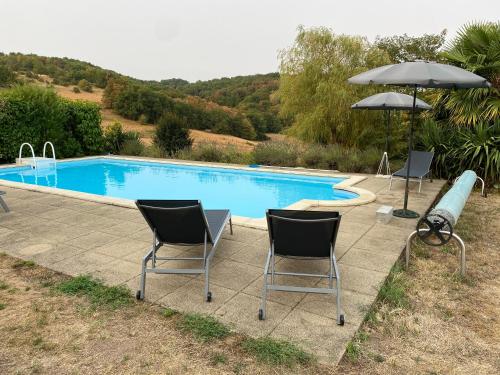 Gîte la Tanière classé 3 étoiles avec terrasse et piscine gîte à louer Peyrignac