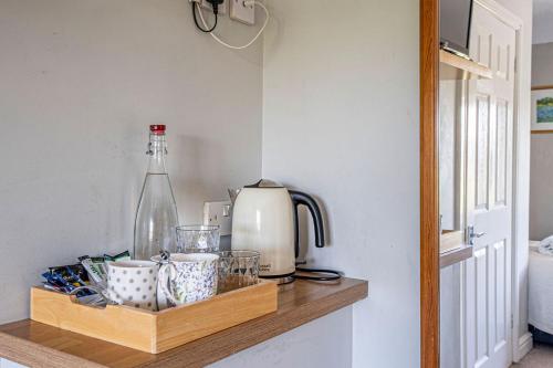 Cleaver Cottage Room Type - Family Room (2 Adults + 1 Child)