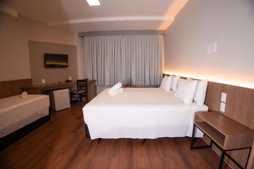 1 double bed, 1 twin bed