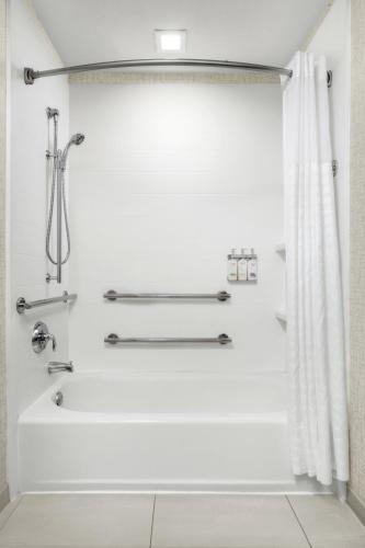 Holiday Inn Express & Suites Marina - Monterey Bay Area by IHG