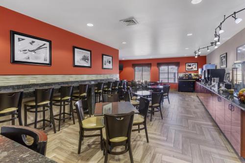Best Western Plus Suites Greenville - image 13
