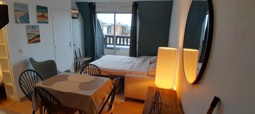 Bel appartement Villers sur Mer avec vue sur la mer in วีล ซูร์ แมร์