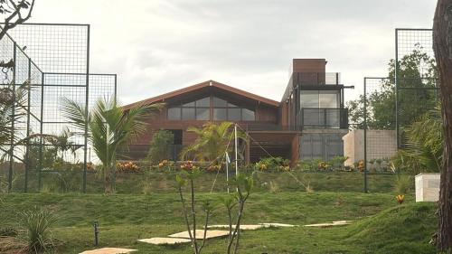 Casa container no lago de Furnas in Jose Sebastiao Leite