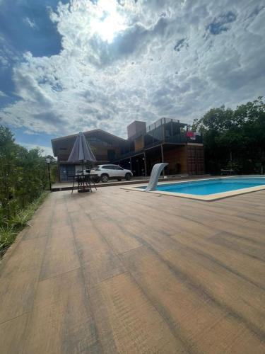 Casa container no lago de Furnas in Jose Sebastiao Leite