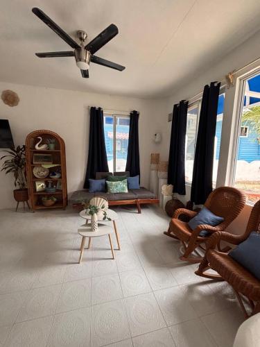 2 bedrooms, 5 beds