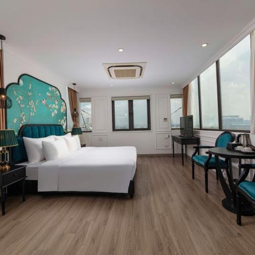 Suite, lake view