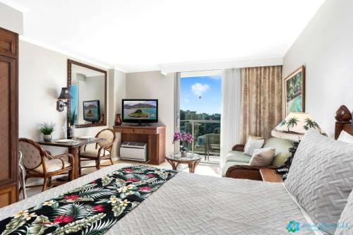 Luana Waikiki Hotel & Suites near Cafe Laniakea