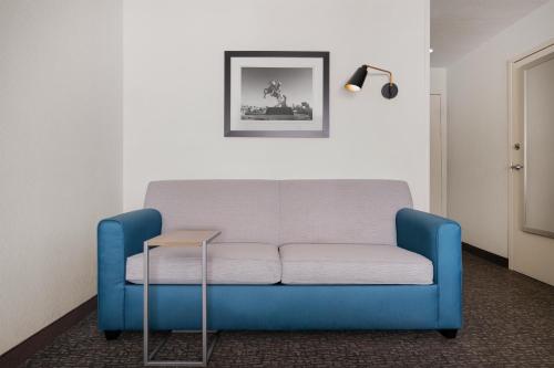 1 king bed, 1 sofa bed