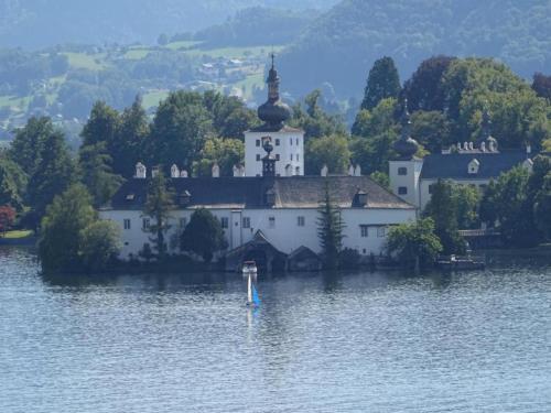 주변 환경, Lake View Apartment, Blick auf den Traunsee und auf das Schloss Orth - ideal für Paare und Genießer (Lake View Apartment, Blick auf den Traunsee und auf das Schloss Orth - ideal fur Paare und Genießer) in 그문덴 시티 센터