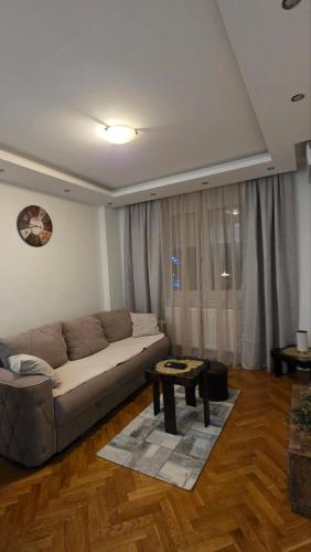 Stan na dan Alexa sa free parkingom