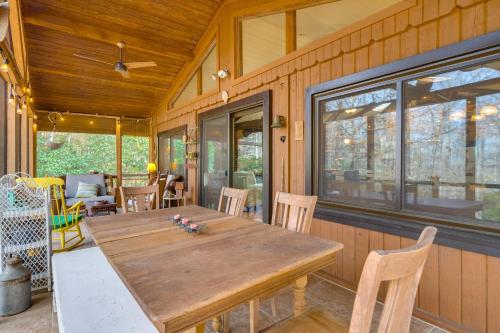 Blue Ridge Mtns Hiker's Haven w/ On-Site Trails in Bravard (Észak-Karolina)
