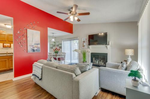 Pensacola Condo w/ Patio by Hospitals & Dining – khách sạn tại Ensley