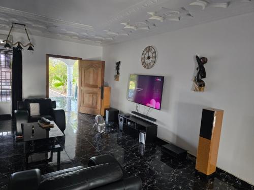 Cape Coast Travellers' Inn in Cape Coast