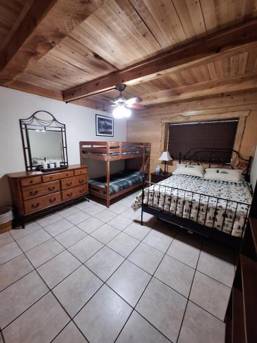 Cabin Among The Pines w Tesla Charger and Game Garage in Kachina Village (AZ)