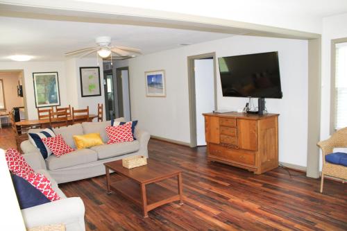 Simons Town 6031RPC - image 9