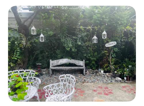 Garden, Anton and Isabel Bangued- Tranquil Triple room A in Bangued