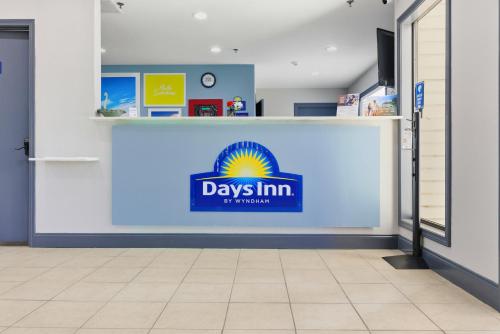 Days Inn & Suites by Wyndham Wynne