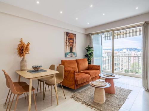 Renovated flat 250m from the beach - Town centre - 2BR 6p