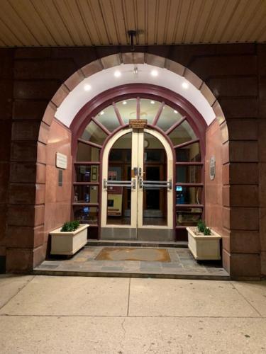 ทัศนียภาพภายนอกโรงแรม, Gardners Inn Hotel in บลูเมาเท่นส์