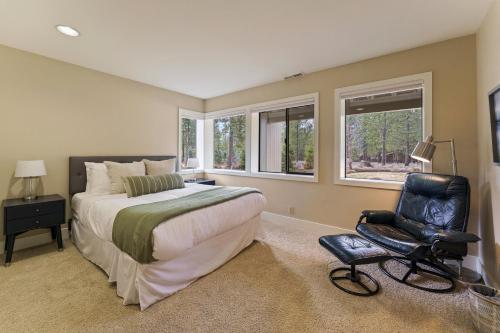 Elegant Family Retreat with Hot Tub - image 4