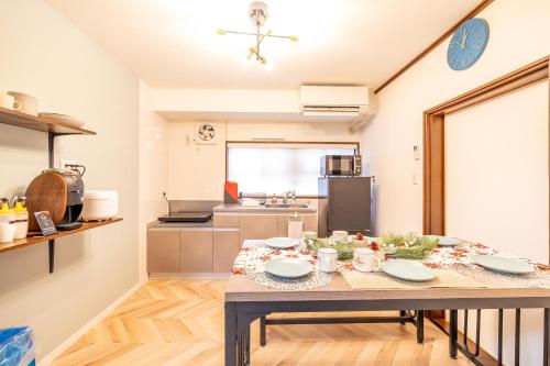 Lax奈良 築65年和モダン古民家 一棟貸切 最大16名 専用ガレージ2台無料 自転車付き