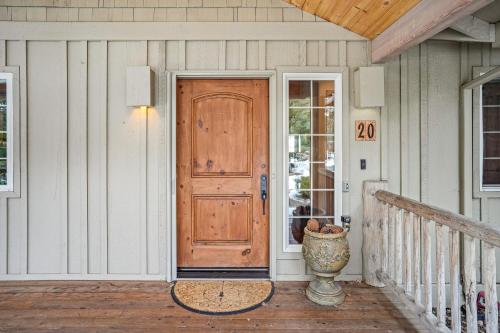 Hot Tub Home Near Golf and SHARC - image 2