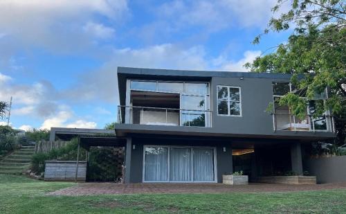 3 Sameja Drive, Dunkirk Forest Estate – khách sạn tại Ballito
