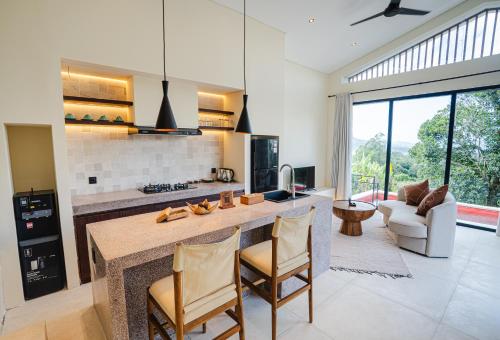 設施, 奧庫魯斯村 (Desa Oculus) in 金塔瑪尼