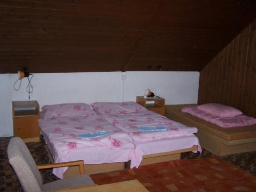 Double or Twin Room with Shared Bathroom image 1