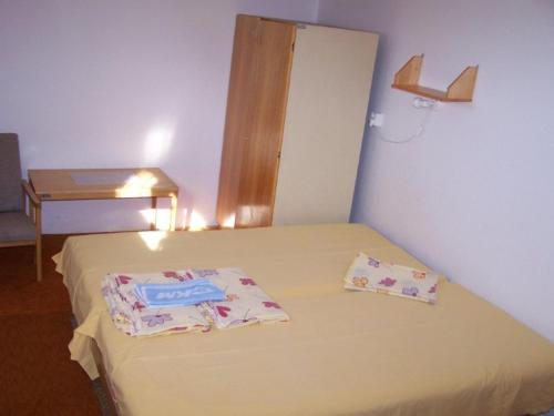 Double or Twin Room with Shared Bathroom image 2