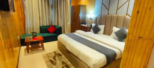 Shail Shikhar Heritage Inn in 奧利