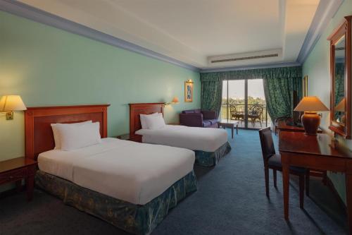 2 twin beds