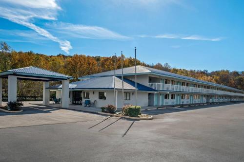 Days Inn by Wyndham Renfro Valley Mount Vernon