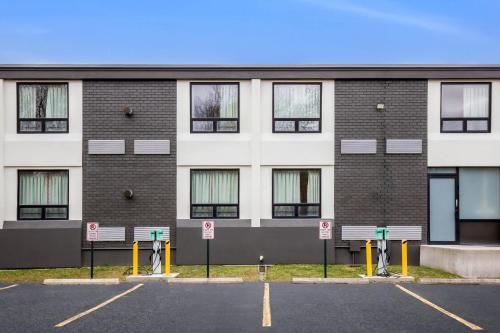 Days Inn by Wyndham Liberty