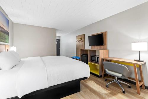 Days Inn by Wyndham Liberty in Ferndale, USA