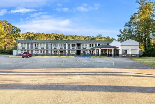 Super 8 by Wyndham Gadsden AL in Gadsden, USA