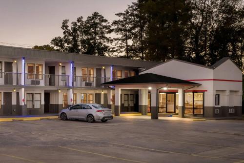 Super 8 by Wyndham Gadsden AL in Gadsden, USA