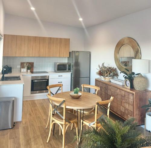2BR Charlestown Guesthouse Coastal Views Breakfast in 查爾斯鎮