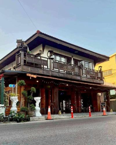 Exterior view, Uncle Matts Cafe and Chill in Sankampaeng