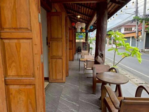 Uncle Matts Cafe and Chill in Sankampaeng