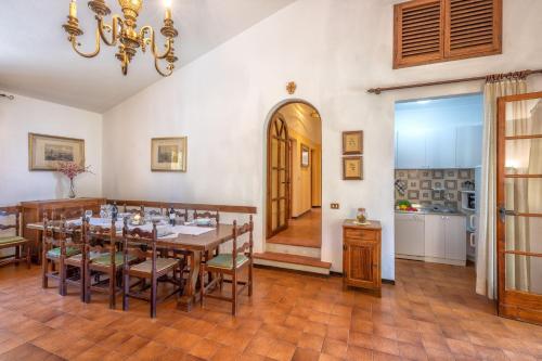 кухня, Home in Tuscany with private Pool & Tennis in Вони Чіуфена