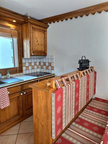 Dapur, Au cœur de Chamonix – La Ginabelle, Calme avec Piscine, Sauna & Garage in Chamonix-Mont-Blanc