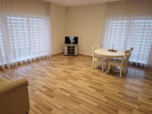FB kotedžo apartamentai (FB kotedzo apartamentai) in Žalgiris