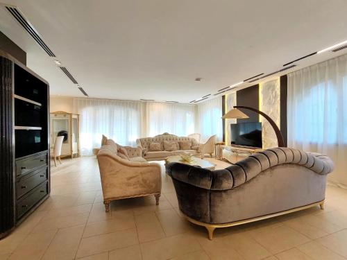 Royal private pool Lux 7-bedroom villa on Marina - image 11