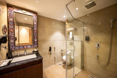 room detail thumbnail 2