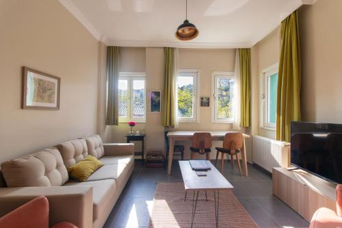 Calm & Charming 1BR with Shared Lush Garden Access – khách sạn tại Uskudar